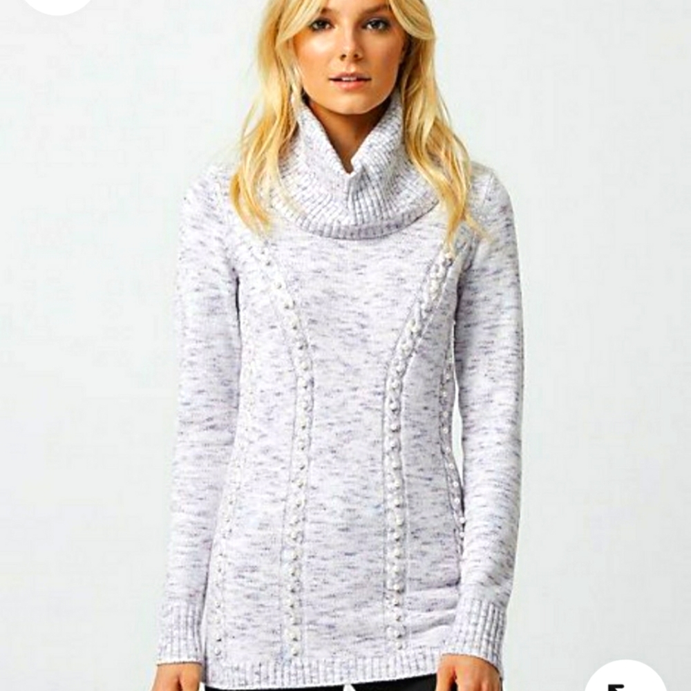 Le chateau Purple Pearl Detailed Sweater